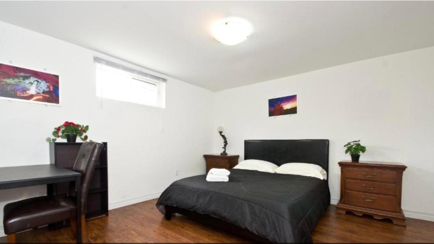 Private House Bed & Breakfast Markham Bagian luar foto