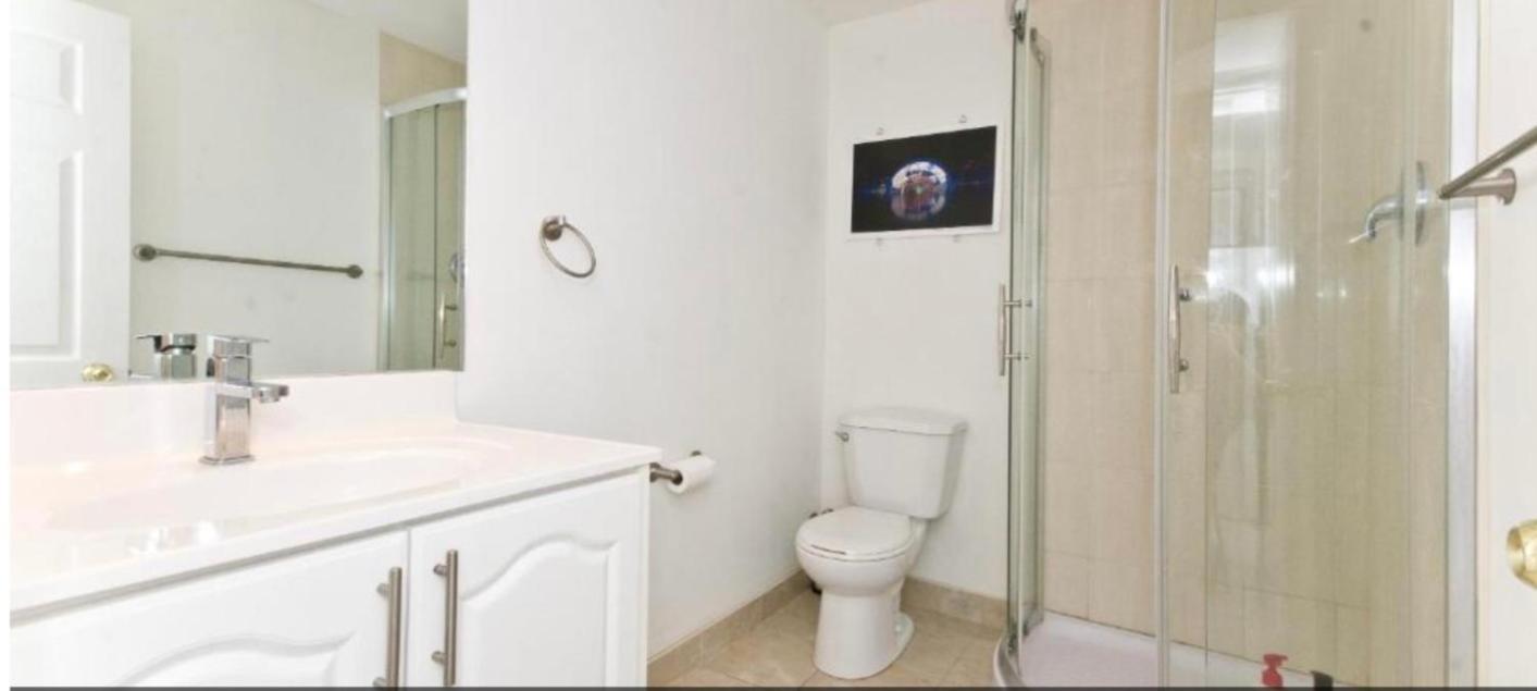 Private House Bed & Breakfast Markham Bagian luar foto
