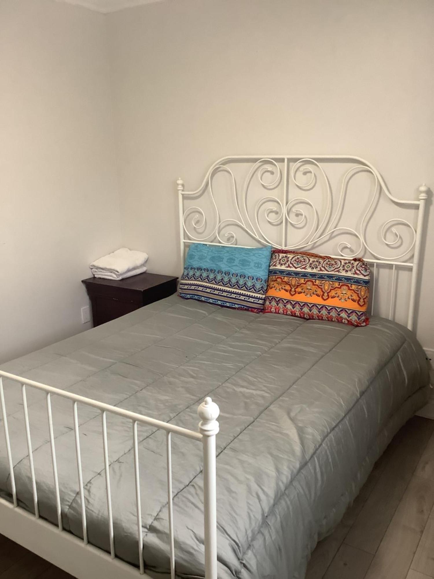 Private House Bed & Breakfast Markham Bagian luar foto